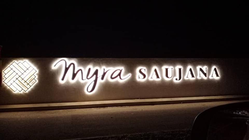FARIDZ Homestay at Myra Saujana Kampong Simpang Empat Bagian luar foto