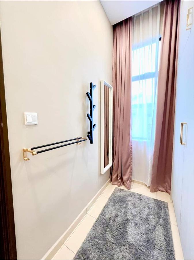 FARIDZ Homestay at Myra Saujana Kampong Simpang Empat Bagian luar foto