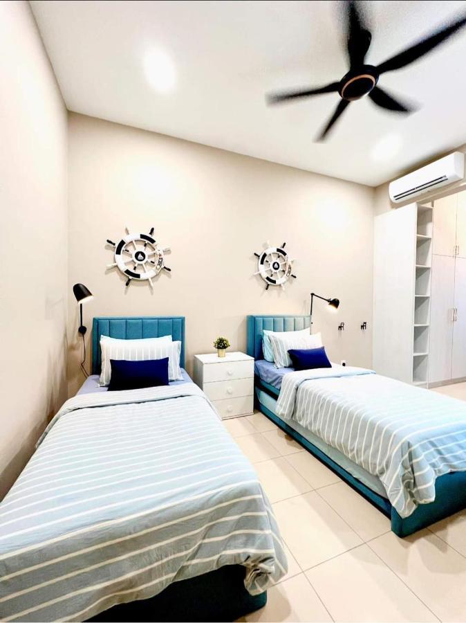 FARIDZ Homestay at Myra Saujana Kampong Simpang Empat Bagian luar foto